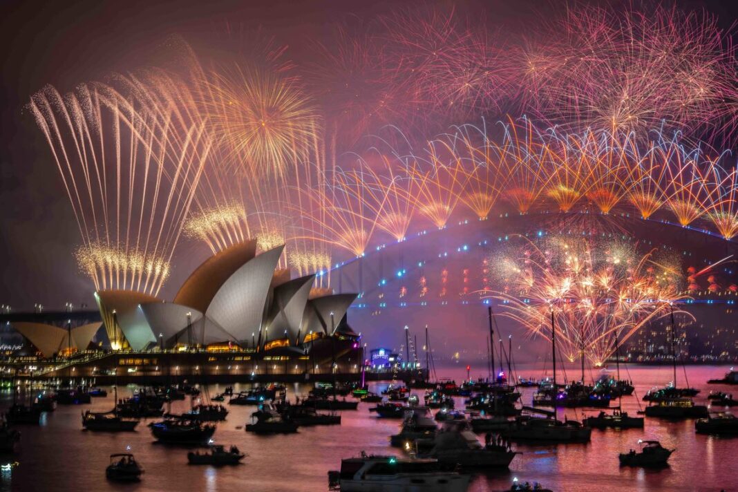 The midnight Sydney New Year's Eve fireworks on Sydney Harbour, viewed from Mrs Macquarie's Chair on 1 January, 2025. (Wolter Peeters)