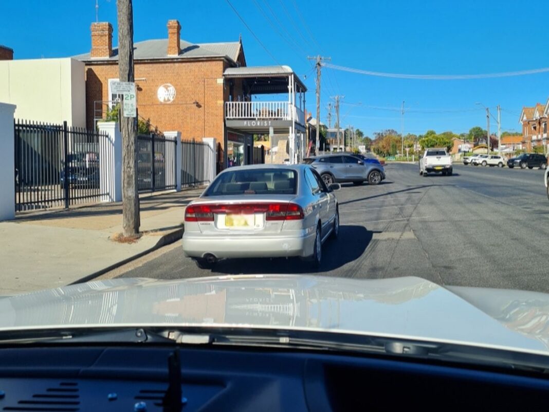 Bathurst police arrest the man around 915am on Sunday, March 9. (Facebook Traffic and Highway Patrol Command)