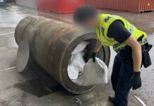 시드니 Port Botany 항만 산업장비에 숨긴 대규모 마약 적발 A huge haul of illicit drugs was found hidden inside industrial machinery at Port Botany in Sydney. (Australian Federal Police)_9news