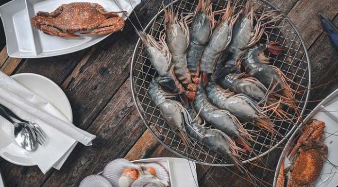 중국의 호주산 랍스터 규제완화, 해산물 판매량 30% 증가