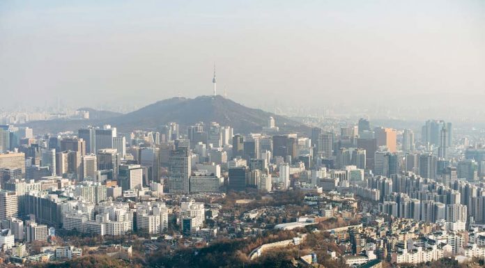 임기 말 깊어지는 문재인 대통령의 고민