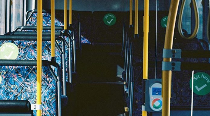 시드니 버스 안 마스크 착용 거부 여성 버스 운전사 공격