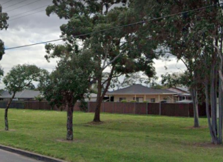 시드니, 10대 소년 강도에게 칼에 찔려 중태