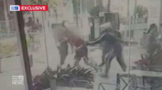 블랙타운 웨스트포인트 쇼핑센터, 10대들의 칼부림