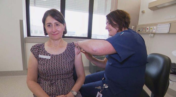 호주 백신접종 2주에 10만명 돌파