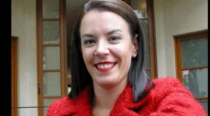 시드니 동부 해변 시신 4백킬로 이동 가능?