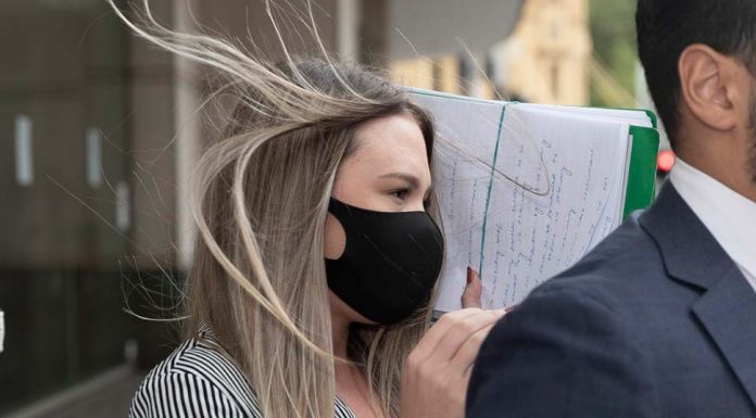 시드니 교사, 미성년자 학생과 부적절한 성관계 유죄 인정