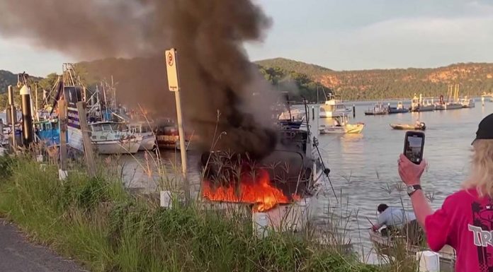 시드니 브루클린에서 보트 폭발 사고, 6명 중태