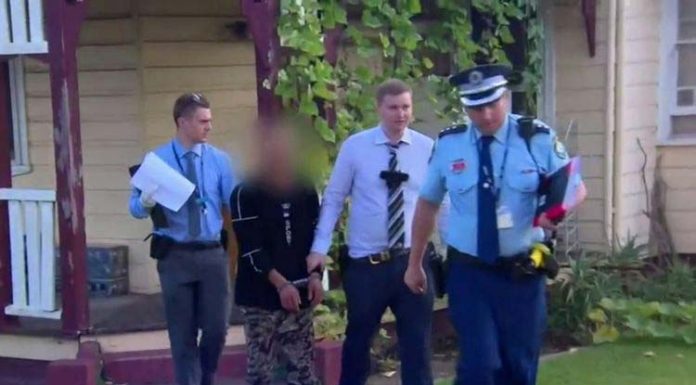 시드니 어번에서 남성, 실인미수 및 상해치사 혐의