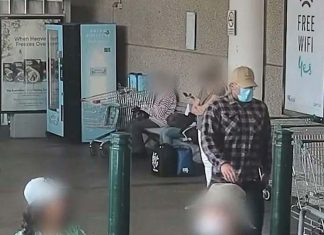 노던비치 경찰, 다이아몬드 반지 도둑 찾기 위해 CCTV 공개 CCTV has been released as police continue to investigate the theft of jewellery
