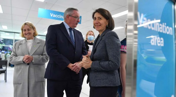 내년 돼야 국경봉쇄 해제가능에 주정부 재계 반발 글레디 베레지클리안 백신주사 독려