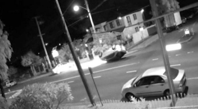 사우스 그랜빌에서, 20대 음주 운전자 차 뒤집혀 차가 뒤집혀