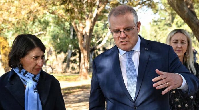 시드니 경유 퀸즐랜드 도착 멜버른 40대 여 코로나 확진 Both NSW Premier Gladys Berejiklian and PM Scott Morrison have called for states to remain open where possible.CREDITNICK MOIR