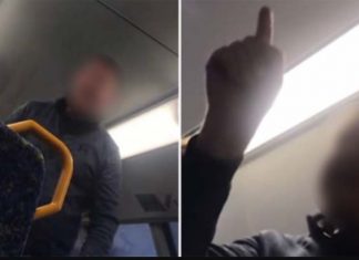 열차 안에서 십대들에게 비명을 지른 남자들 The moment Sydney train commuters confront a group of teens for playing music loudly has been filmed. Credit TikTok