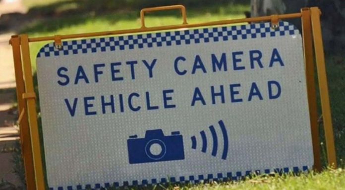 NSW도로에 숨겨진 감시 카메라 3배로 증가될 가능성 Warning-signs-for-mobile-speed-cameras-like-this-one-have-been-removed,-leading-to-a-big-spike-in-speeding-fines.-(Supplied)