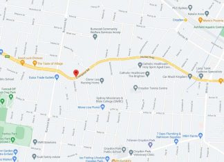 스트라스필드 근처 약국을 향해 돌진한 운전자 google map