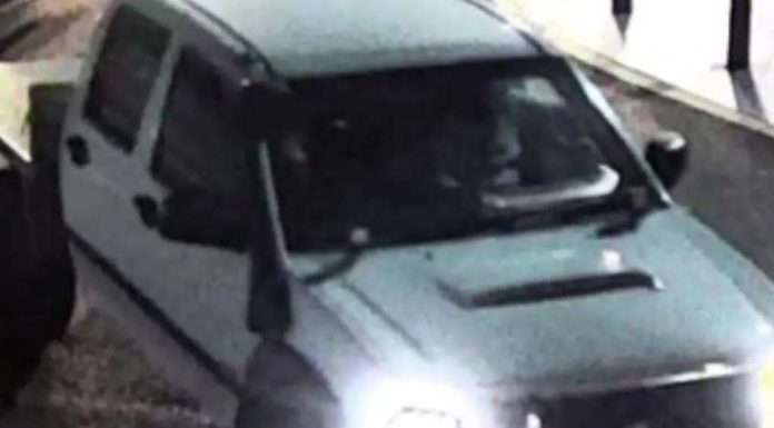 경찰 펜리스(Penrith)의 칼부림 사건 관련 정보를 요청 A vehicle police wish to be identified as part of an investigation into an alleged stabbing Supplied by NSW PoliceSourceSupplied