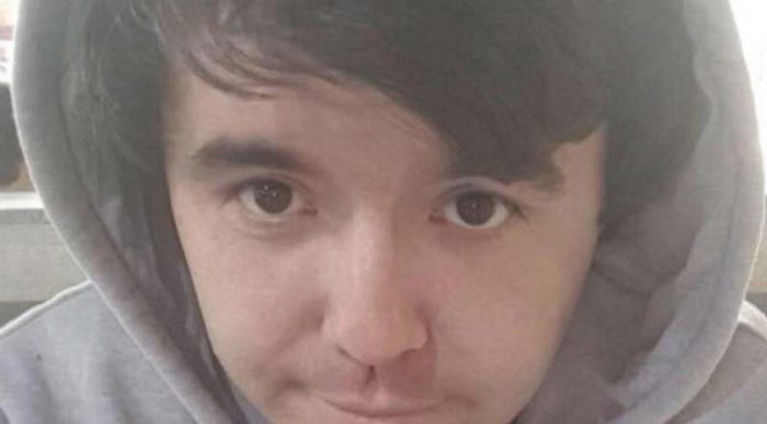 전 축구 코치, 소아 성애자 학대 영상 공유 Grant Harden has pleaded guilty to 179 charges relating to sexual abuse of children and sharing of child abuse material. CREDITFACEBOOK