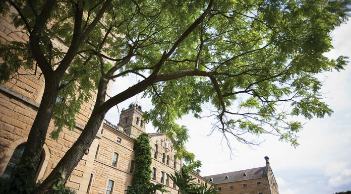 세인트 조셉 칼리지(St Joseph’s College) 12학년 기숙사 학생 화이자 접종 HOME_St-Josephs-College-017