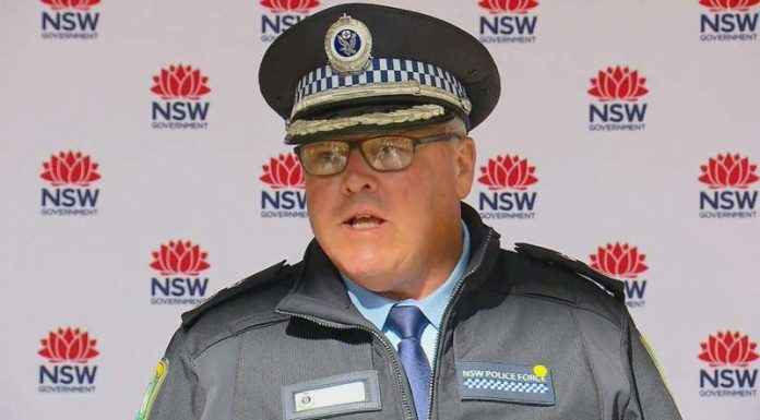 헌터 밸리로 이동 중이던 가족 벌금 부과 NSW Deputy Police Commissioner Gary Worboys. (9News)