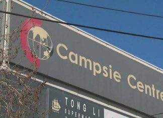 Covid check-in, NSW 연락처 추적 시스템에 대한 의문 NSW Health has now identified 2,495 close contacts related to the Campsie shopping centre_ABC News