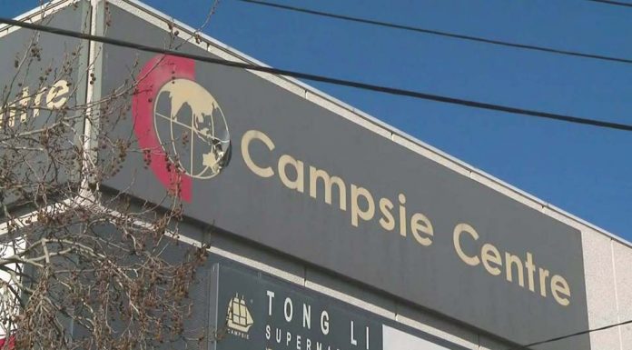 Covid check-in, NSW 연락처 추적 시스템에 대한 의문 NSW Health has now identified 2,495 close contacts related to the Campsie shopping centre_ABC News