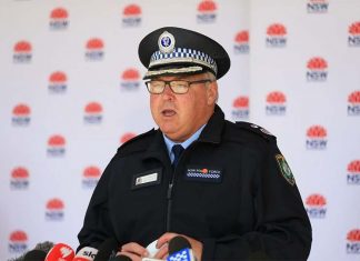 락다운 조치 어기고 시드니에서 280km 떨어진 곳으로 이동한 10대들 NSW Police Deputy Commissioner Gary Worboys is concerned that three weeks into the lockdown some individuals still aren’t complying. Picture NCA NewsWire Christian GillesSourceNews Corp Australia