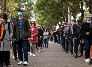 시드니 백신 센터에서 막대한 주차 과태료 부과로 시민들 분노