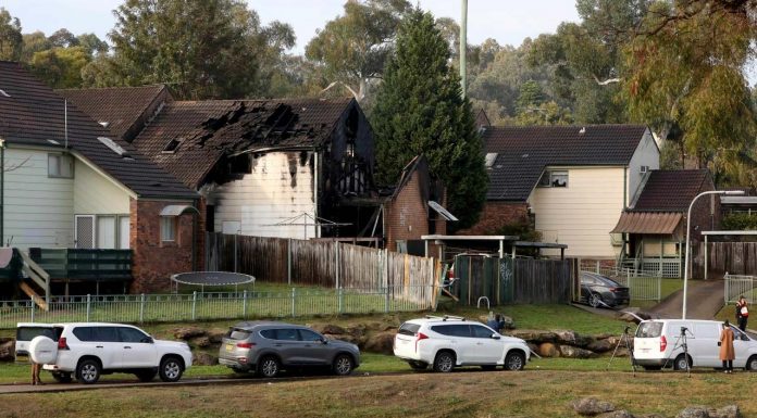 맥쿼리 필즈, 화재 발생 후 10대 소년 주검으로 발견 The-14-year-old-boy-was-visiting-the-home.-Picture-Damian-Shaw--NCA-NewsWireSourceNews-Corp-Australia