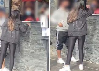 스미스필드(Smithfield) 치킨 가게 마스크 미착용 여성 서비스 거부 The woman yells at staff at the Frango chicken shop in Smithfield. Credit_TikTok_planetartaurusnes