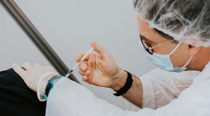 나이에 관계없이 원하면 AZ백신 맞아라! 나이에 관계없이 원하면 AZ백신 맞아라!