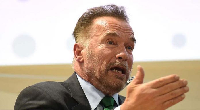 아놀드 슈워제네거의 백신 포스팅