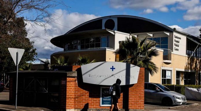 시드니 병원에서 8개월 동안 ‘가짜 의사’에 충격 File image of Bankstown-Lidcombe Hospital. Credit Jenny EvansGetty Images