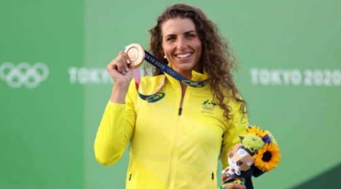 호주 카약 선수, 경기 직전 콘돔으로 카약 수리 후 금메달