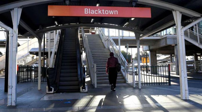 블랙타운 크라이스트 앰버시 교회 봉쇄 명령 어기고 예배 NSW police fined 31 people who attended a service at the Christ Embassy Sydney church in Blacktown. The suburb is is one of the Sydney local government areas of concern for Covid and is subject to stricter lockdown restrictions. Photograph: Dan Himbrechts/AAP