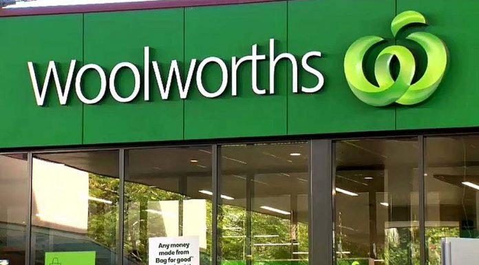 울월스, 직원들에 COVID-19 백신 접종을 위한 유급 휴가 제공 Woolworths is taking steps to ensure its workers are vaccinated. (Nine)