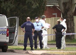 블랙 타운 10대 소년 사망 사건, 폭력조직과 관련? A crime scene was established on the street in Blacktown where the incident took place.(ABC News)