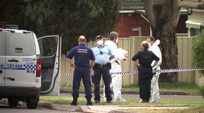 블랙 타운 10대 소년 사망 사건, 폭력조직과 관련? A crime scene was established on the street in Blacktown where the incident took place.(ABC News)