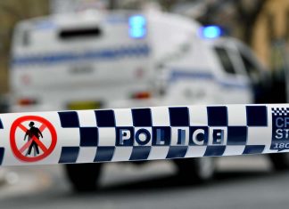 NSW 경찰관 도난 차량 쫓다 뺑소니 부상 A police officer has serious head injuries after being hit by a car in the southern NSW Snowy Mountains region. Credit JOEL CARRETTAAPIMAGE