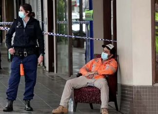 라이카트에서 젊은 여성 트럭에 치여 사망 A man was bent over in shock on the street and speaking to police, with the officers fetching the man a chair (pictured)