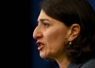 글레디스 베레지클리안 주수상직 사임 정계은퇴