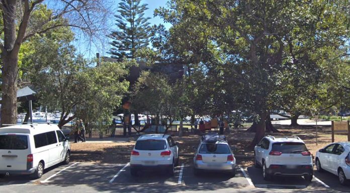 시드니 노던비치 놀이터 건설현장에서 뼈 발견 A playground on Sydney's Northern Beaches where bones were found yesterday. (9News)