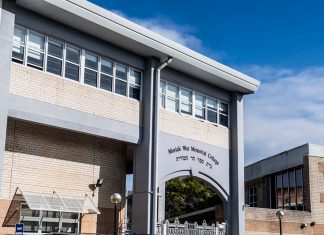 Moriah College 부모, 친인척에게 백신 증명서 요구 Moriah College has asked parents for copies of their vaccination certificates.CREDITLOUISE KENNERLEY