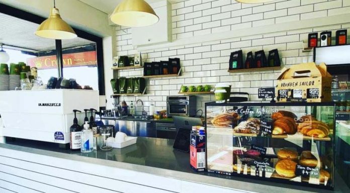 안티백서의 한마디에 돈줄 난 카페