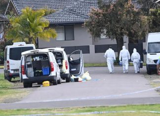 NSW 경찰, 블랙타운에서 발생한 10대 사망 사건 CCTV 영상공개 A 17-year-old boy died at the scene of a stabbing in Blacktown on September 1. Picture NCA NewsWire Jeremy Piper