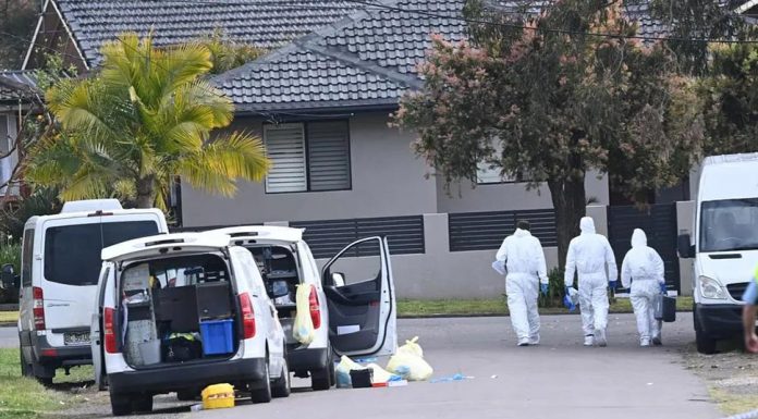 NSW 경찰, 블랙타운에서 발생한 10대 사망 사건 CCTV 영상공개 A 17-year-old boy died at the scene of a stabbing in Blacktown on September 1. Picture NCA NewsWire Jeremy Piper