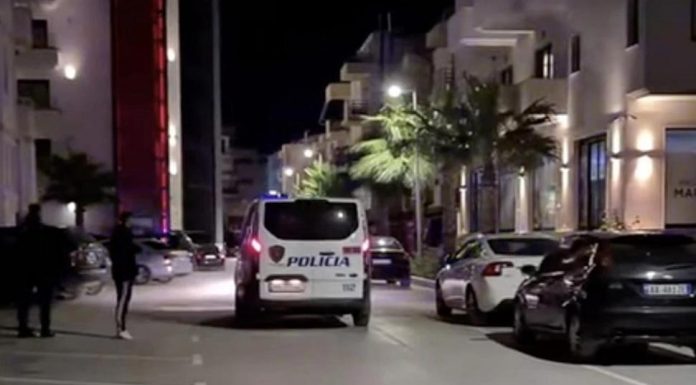 4인 가족, 5성급 호텔 사우나서 질식사 A police car at the hotel. Picture East 2 West News