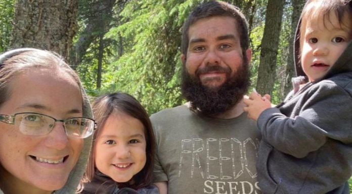 지구 종말을 대비하는 어느 알래스카 가족