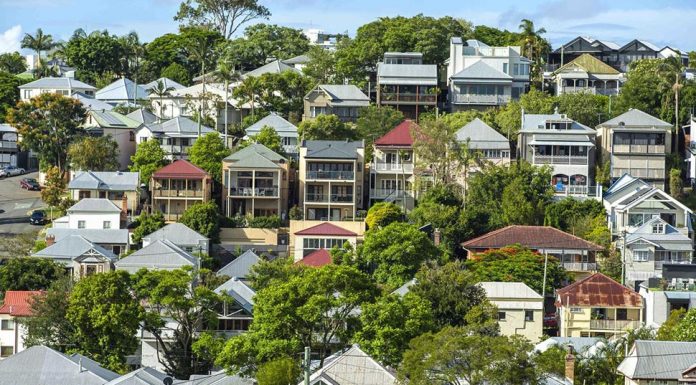 호주 젊은이들 주택구매 더욱 힘들어져 House values across the country have increased more than 21 per cent in the 12 months to the end of October. Picture Richard Walker