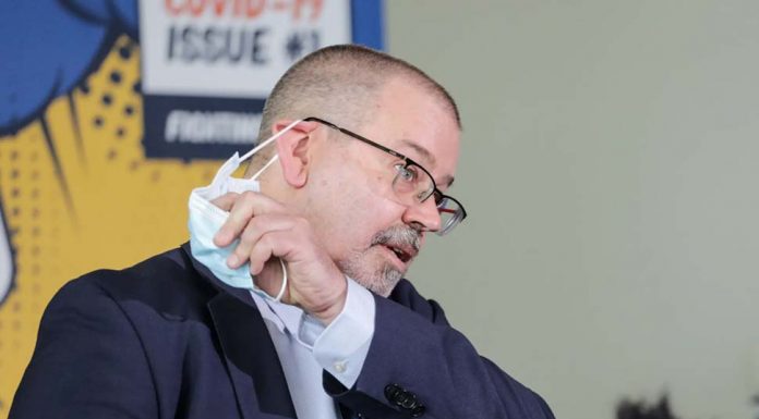 호주 전국 75.6% 면역율 고지 달성 세계8위 기록 Queensland Acting Chief Health Officer Peter Aitken says masks may become more like sunscreen.CREDITMATT DENNIEN